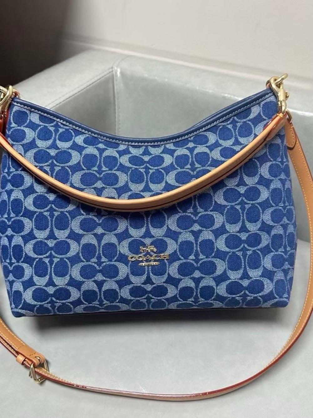 ❤️❤️❤️Coach Blue Signature Jacquard Shoulder Bag with Tan Strap